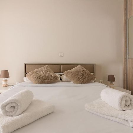 Beautiful And Spacious Apartment In Pagrati Atenas Exterior foto