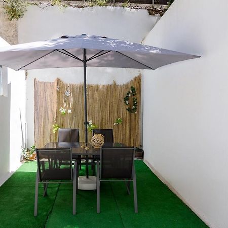 Beautiful And Spacious Apartment In Pagrati Atenas Exterior foto