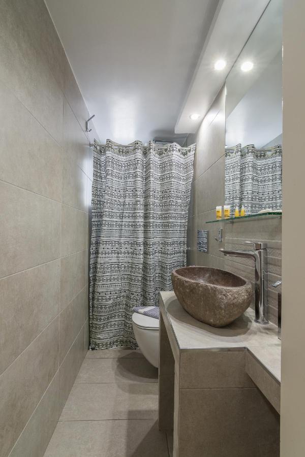 Beautiful And Spacious Apartment In Pagrati Atenas Exterior foto