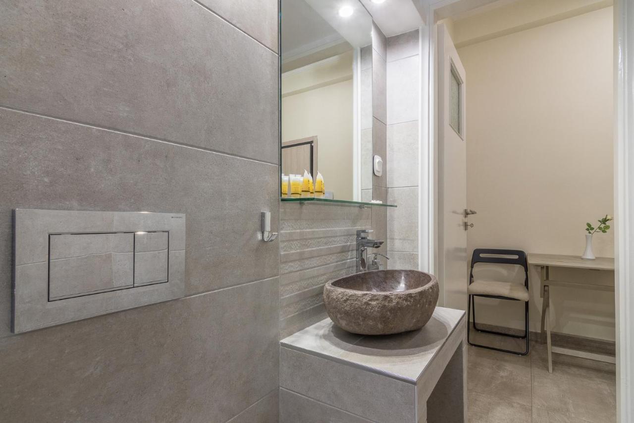 Beautiful And Spacious Apartment In Pagrati Atenas Exterior foto