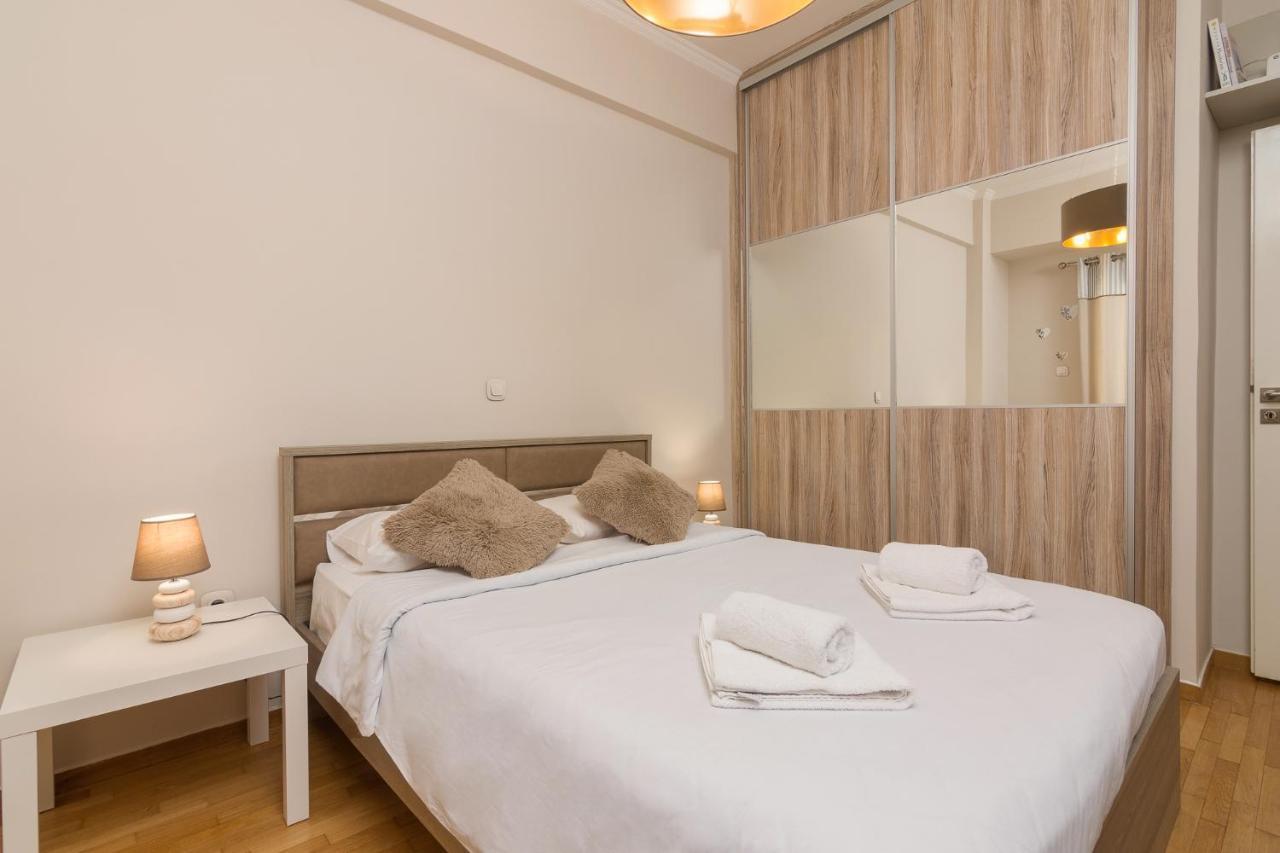 Beautiful And Spacious Apartment In Pagrati Atenas Exterior foto