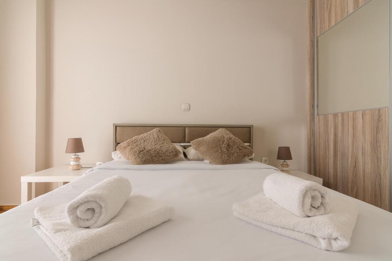 Beautiful And Spacious Apartment In Pagrati Atenas Exterior foto