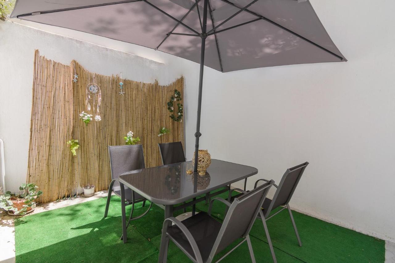 Beautiful And Spacious Apartment In Pagrati Atenas Exterior foto