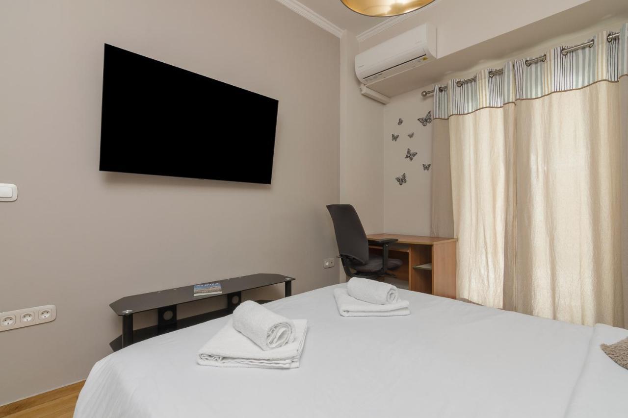 Beautiful And Spacious Apartment In Pagrati Atenas Exterior foto
