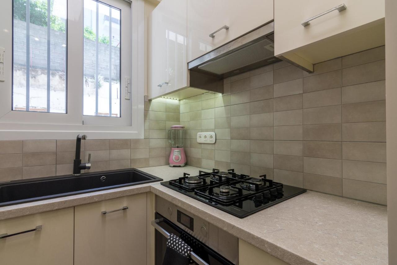 Beautiful And Spacious Apartment In Pagrati Atenas Exterior foto